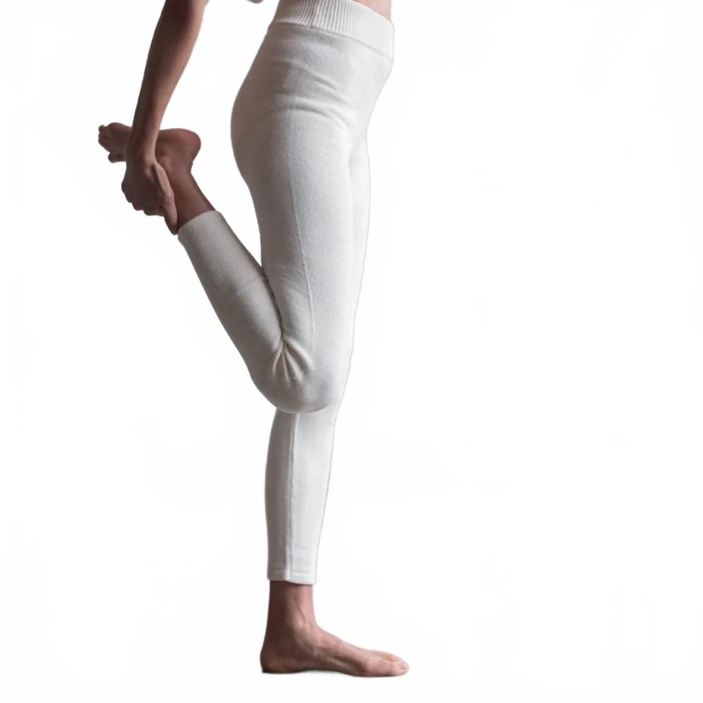 NEW AVY & CO. women's eamon knit pant in white